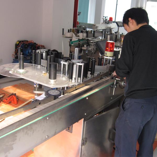 पानी बोतलहरूको लागि बोतल विभाजकको साथ सीमेन्स पीएलसी स्वचालित लेबलिंग मेशीन