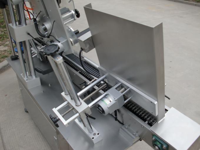 उच्च गति सानो गोल क्यान लेबल चिपकने मेसिन, नेत्र कालो बोतल लेबल स्टीकर मेशिन प्रसाधन सामग्री के लिए