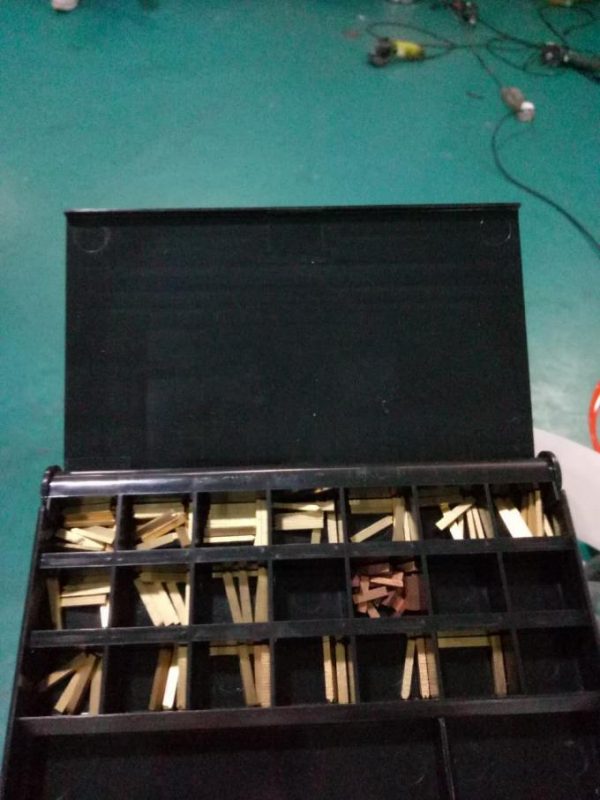 पेजि Dev उपकरण र कोडिंग मेशिनको साथ लेबल स्वचालित दोबर साइड स्टीकर लेबलिंग मेशिन