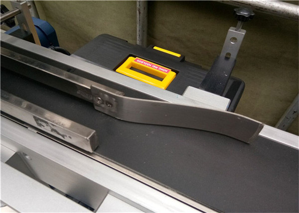 पूर्ण खाली स्वचालित शीर्ष लेबलि Machine मेशिनको लागि प्लास्टिक खाली ईन्फाफा ब्याग लेबलिंग