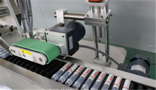 सर्वो मोटर वायल स्टिकर लेबलिंग मशिन स्वचालित सिटक्सर एम्पौल ट्यूब