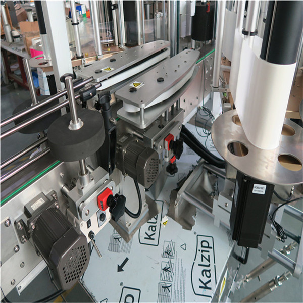 पूर्ण स्वचालित स्क्वायर बोतल लेबलिंग मेशीनरी 000०००-8००० बी / एच क्षमता