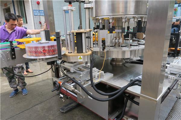 सीई रोटरी स्टीकर लेबलिंग मेशिन एकल पूर्ण स्वचालित बोतल पखेटा