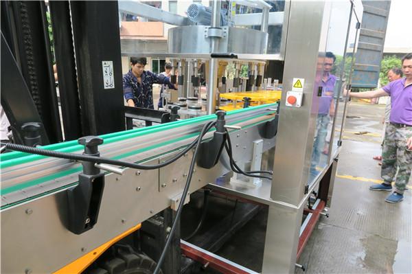 कुशल बोतल रोटरी स्टिकर लेबलिंग मेशीन उपकरण PLC टच स्क्रीन