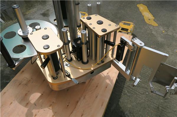 रोटेशन प्रकार्यको साथ उच्च गति रोटरी स्टिकर लेबलिंग मेशीन