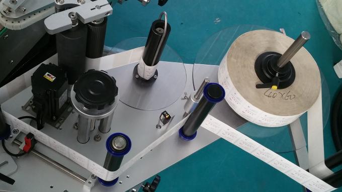 अंडाकार ब्यागहरू र बोतलहरू लेबल स्टीकर अप्वेटर, लामो कन्वेयरको साथ सेल्फ चिपकने लेबल प्रिन्टिंग मेशिन