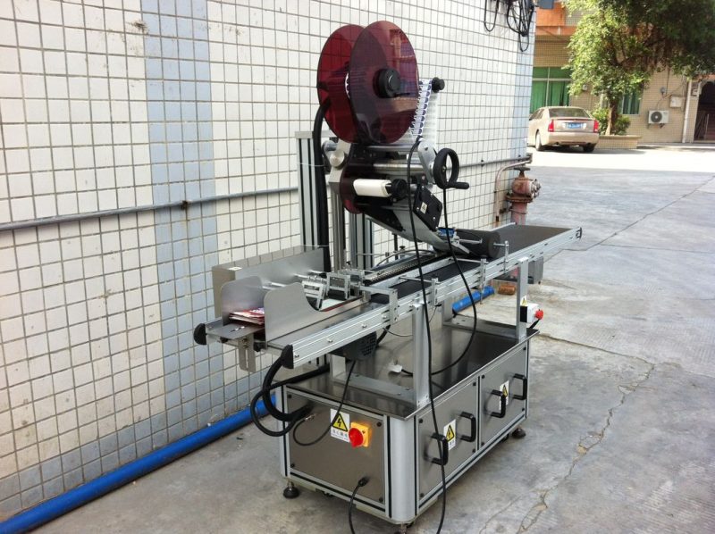 चीन इलेक्ट्रिक ड्राइव शीर्ष लेबलिंग मशीन, सेल्फ चिपकने वाला स्टीकर लेबलिंग मेशीन आपूर्तिकर्ता