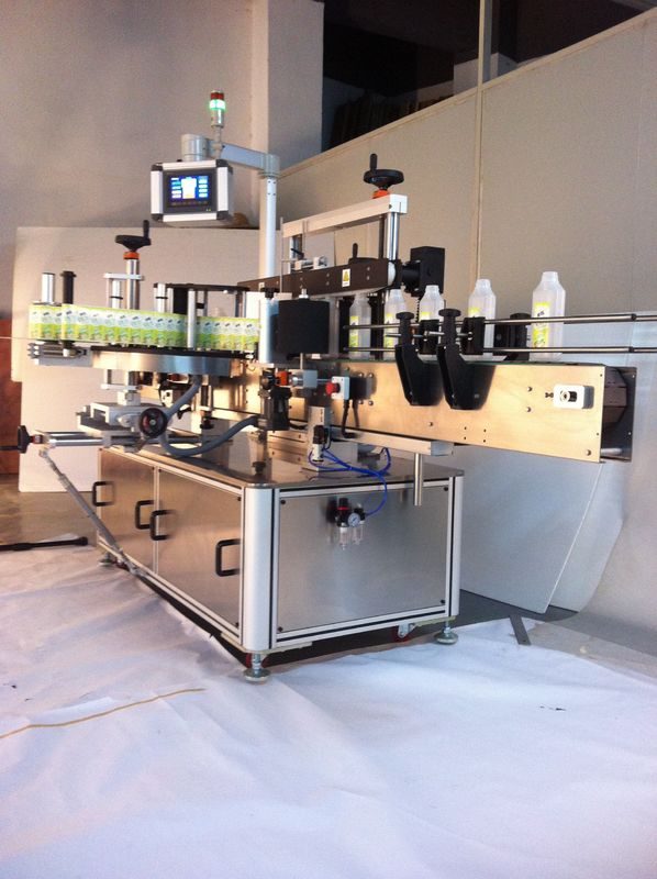 चीन पेय वर्ग बोतल लेबलिंग मशीन डबल पक्षीय स्टीकर लेबलर आपूर्तिकर्ता