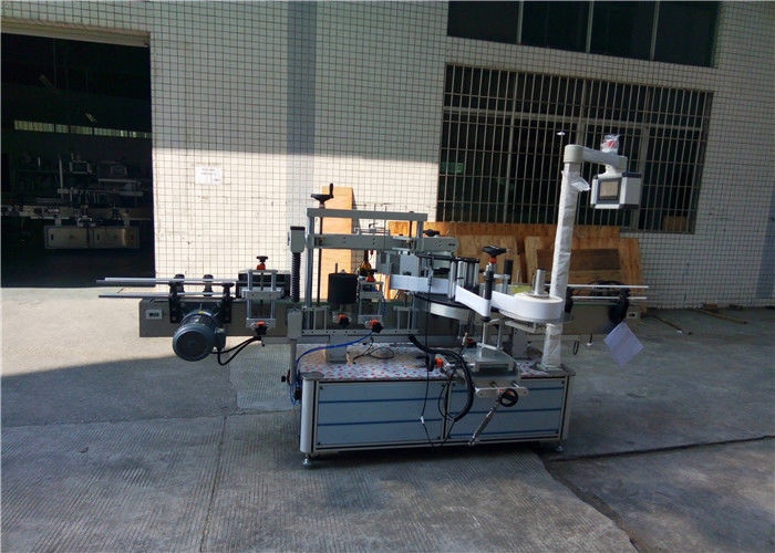 चीन पूर्ण स्वचालित स्क्वायर बोतल लेबलिंग मेशीनरी 000०००-8००० बी / एच क्षमता आपूर्तिकर्ता