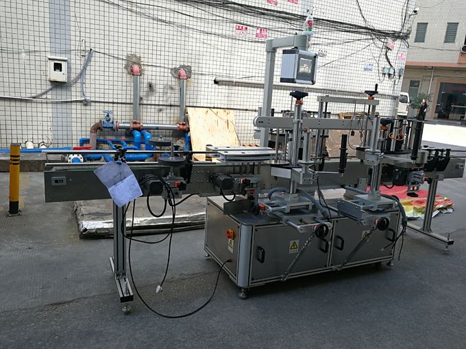 तीन लेबलहरू सेल्फ चिपकने लेबलि Machine मेशीन 110V / 380V भोल्टेज