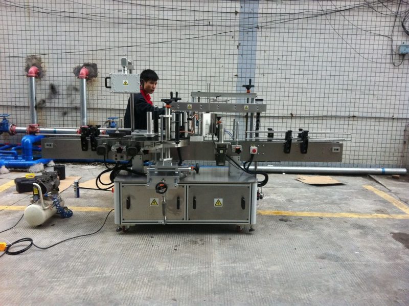चीन पालतु बोतलें अगाडि र पछाडि आपूर्तिकर्ता को लागी पूर्ण स्वचालित चिपकने राउन्ड बोतल लेबलिंग मेशीन